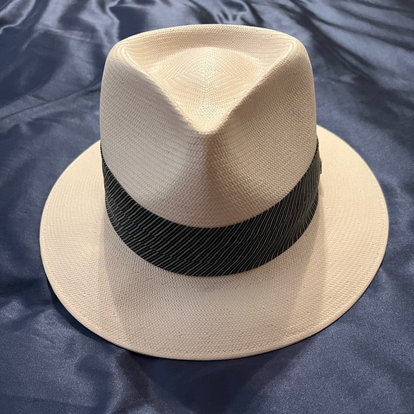 Tommy Bahama Panama Hat. White with black pinstripe band. Size S/M. Worn 1 time - Picture 5 of 5